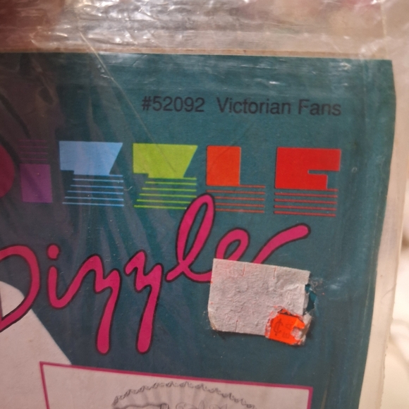 NOS 1991 DIZZLE Pre-Shaded Victorian Fans 14" X 17" Sheet Hot Iron On #52092 - Picture 10 of 10